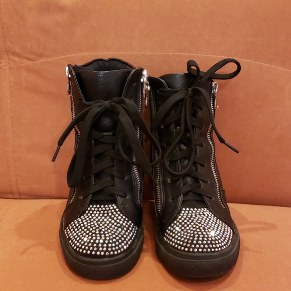 DONATED - Picture 2 of 8